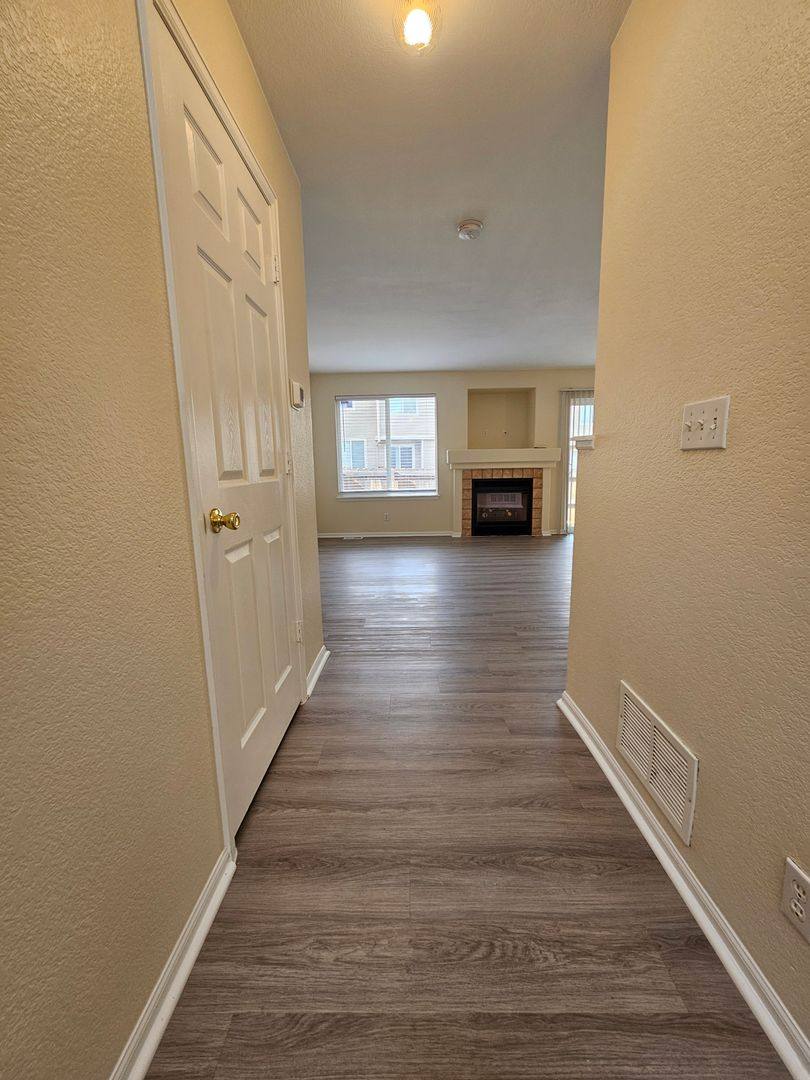 1255 S Zeno Circle #B, Aurora, CO 80017 - Townhouse for Rent - Image 3