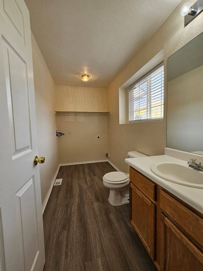 1255 S Zeno Circle #B, Aurora, CO 80017 - Townhouse for Rent - Image 4