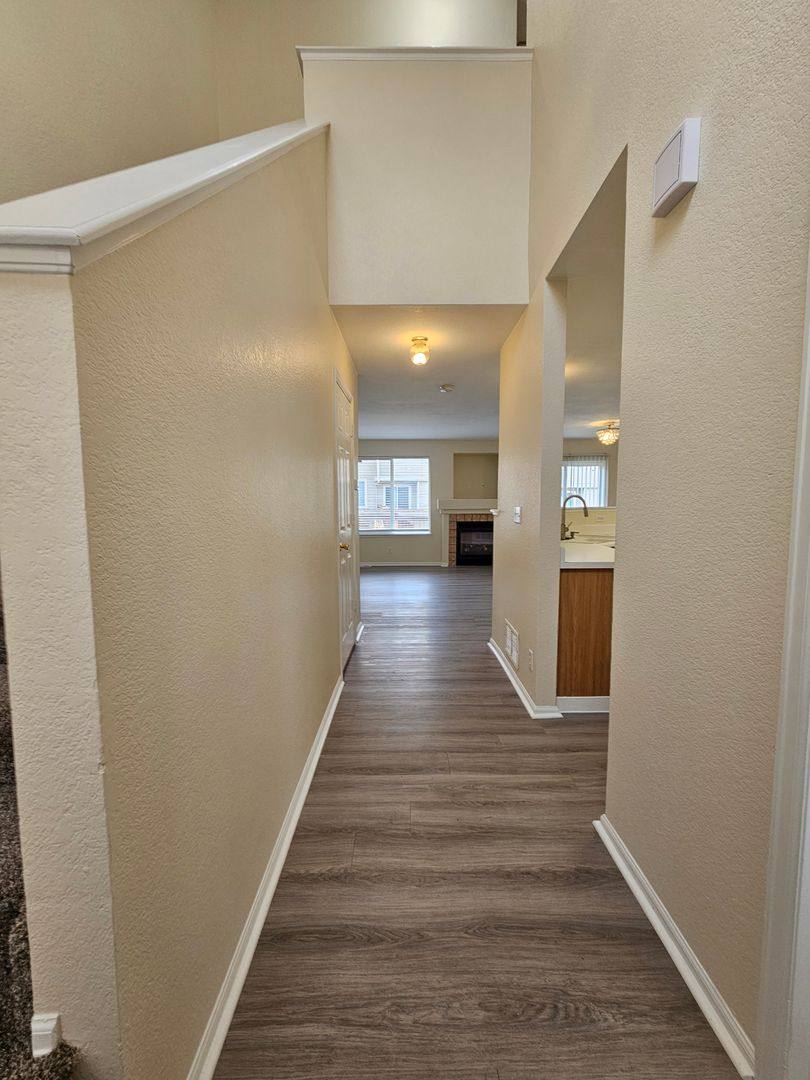 1255 S Zeno Circle #B, Aurora, CO 80017 - Townhouse for Rent - Image 2