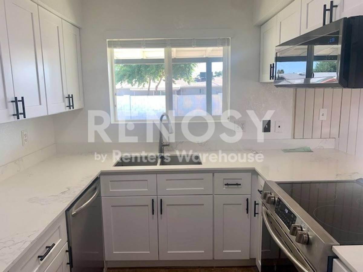 1021 W Campo Bello Dr, Phoenix, AZ 85023 - House for Rent - Image 4