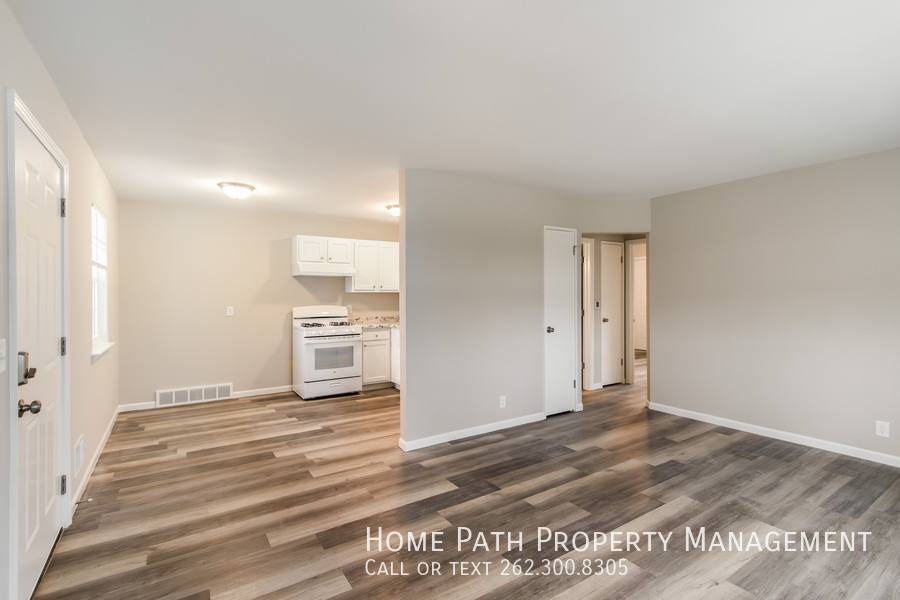 492 E Merrill Ave #3, Fond Du Lac, WI 54935 - Apartment for Rent - Image 2