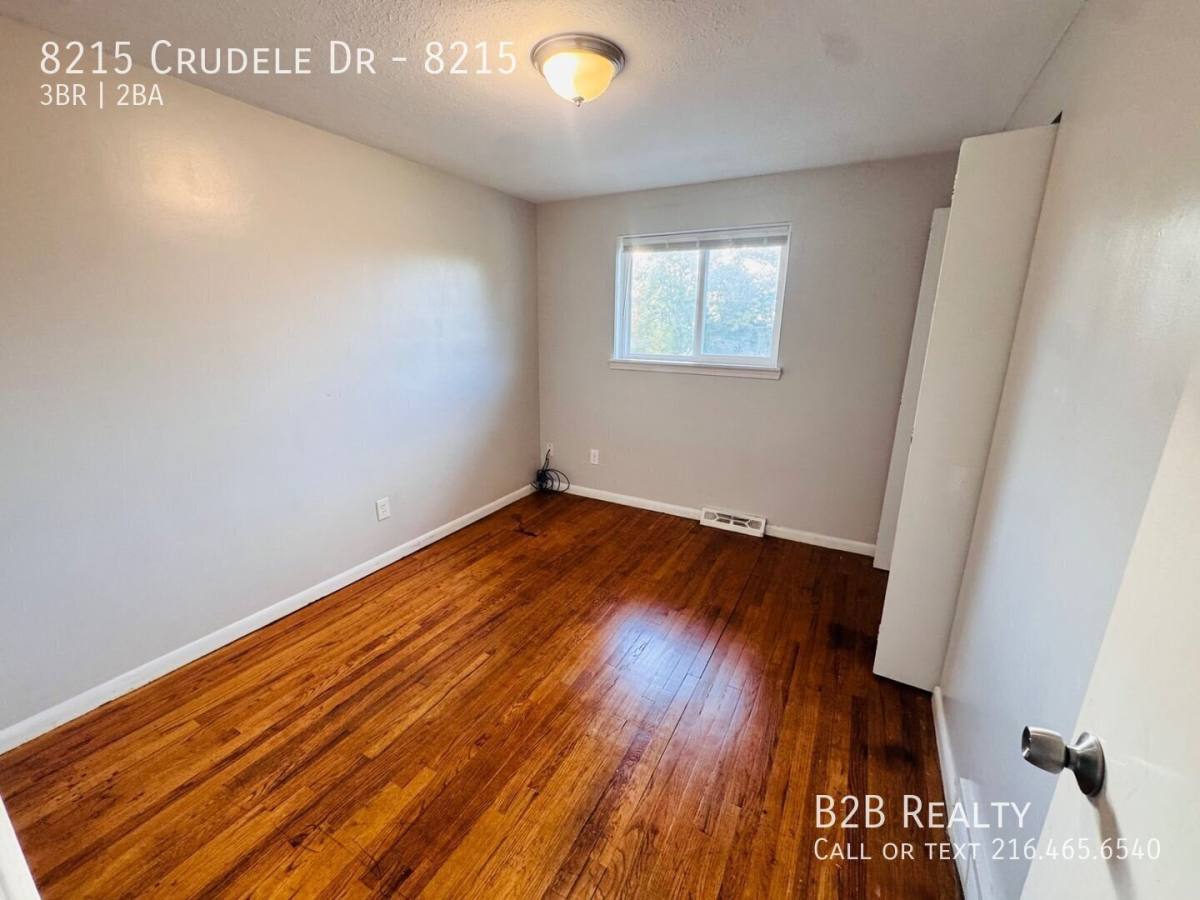8215 Crudele Dr, Garfield Heights, OH 44125 - Apartment for Rent - Image 9