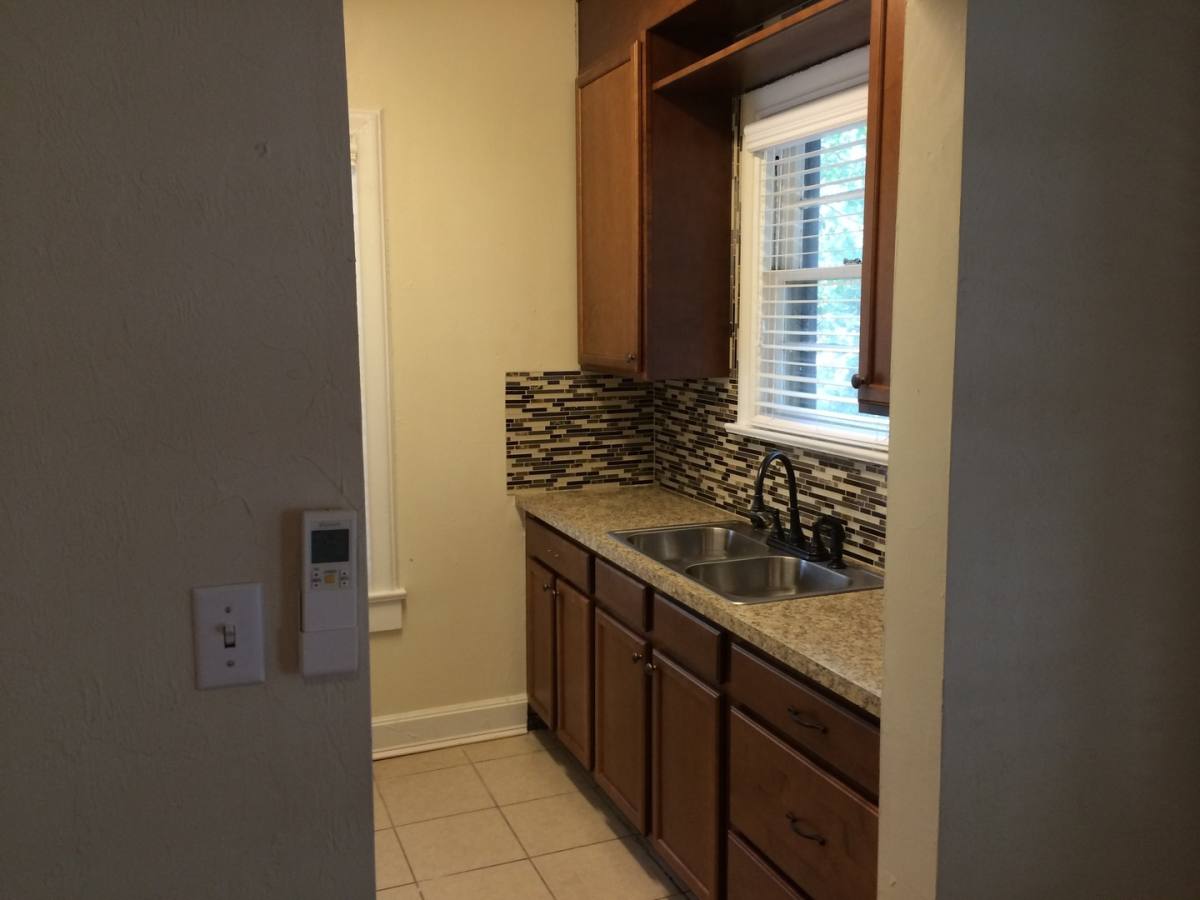 917-A SW 5th Ave, Gainesville, FL 32601 - Apartment for Rent - Image 2