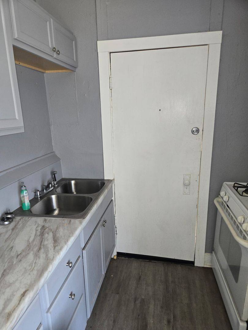 6825 S Perry Ave, Chicago, IL 60621 - Apartment for Rent - Image 3