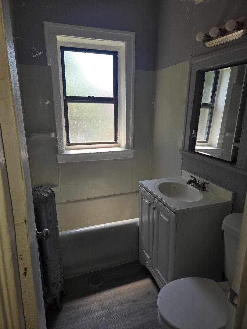 6825 S Perry Ave, Chicago, IL 60621 - Apartment for Rent - Image 4