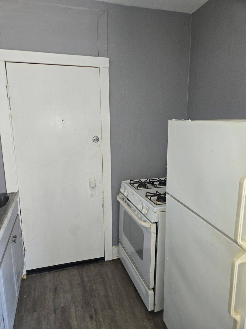 6825 S Perry Ave, Chicago, IL 60621 - Apartment for Rent - Image 2