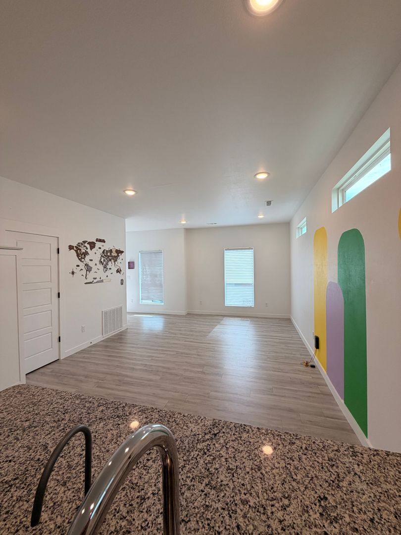 1050 Ventnor Ave, Bentonville, AR 72713 - House for Rent - Image 4