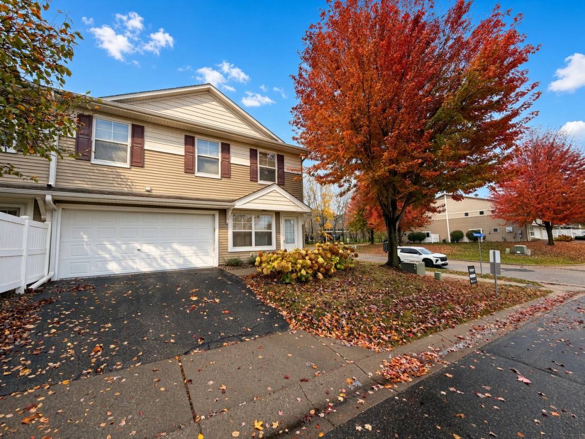 Townhouse for rent at 3232 Oak View Dr, Woodbury, MN 55129