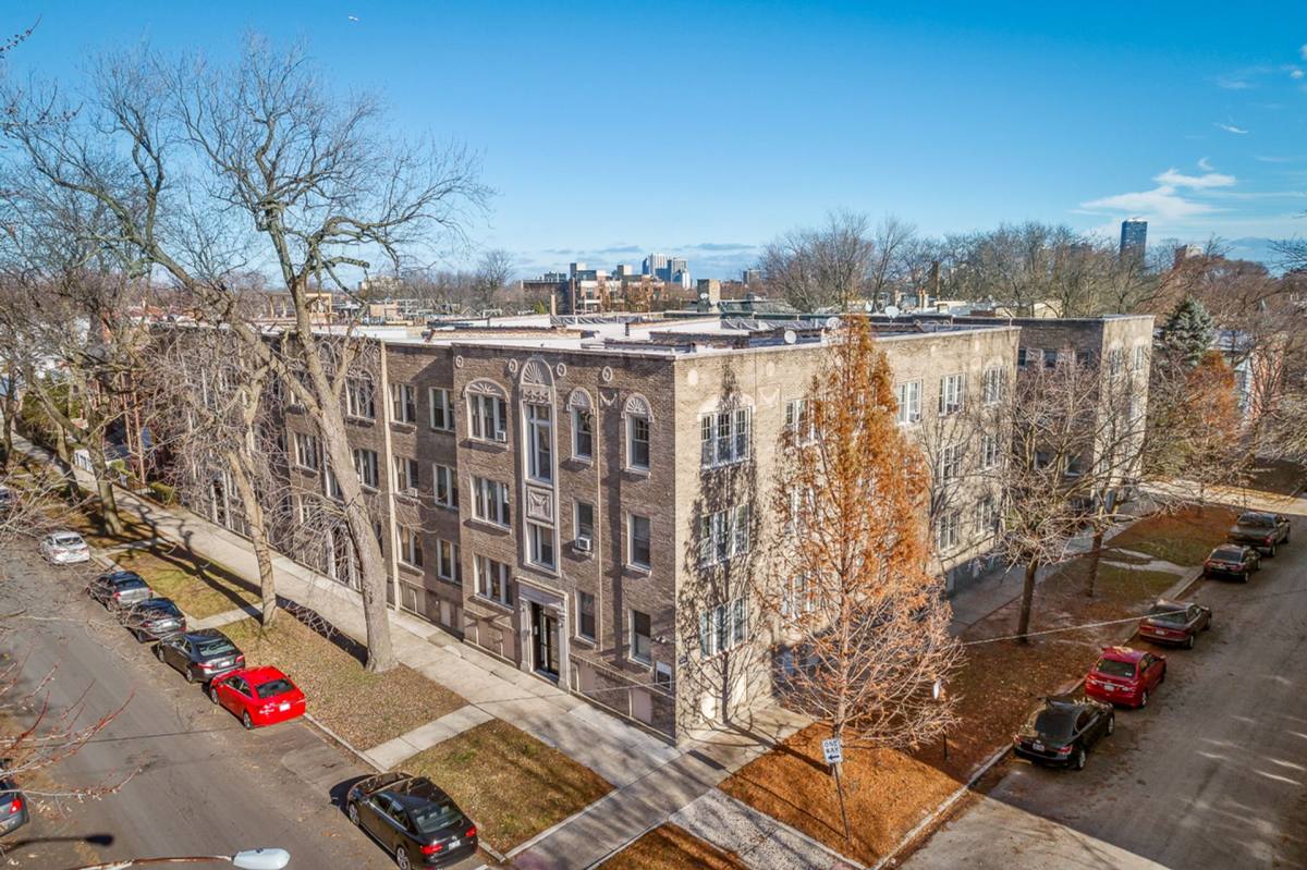 Apartment for rent at 1916 W Winona St, Chicago, IL 60640