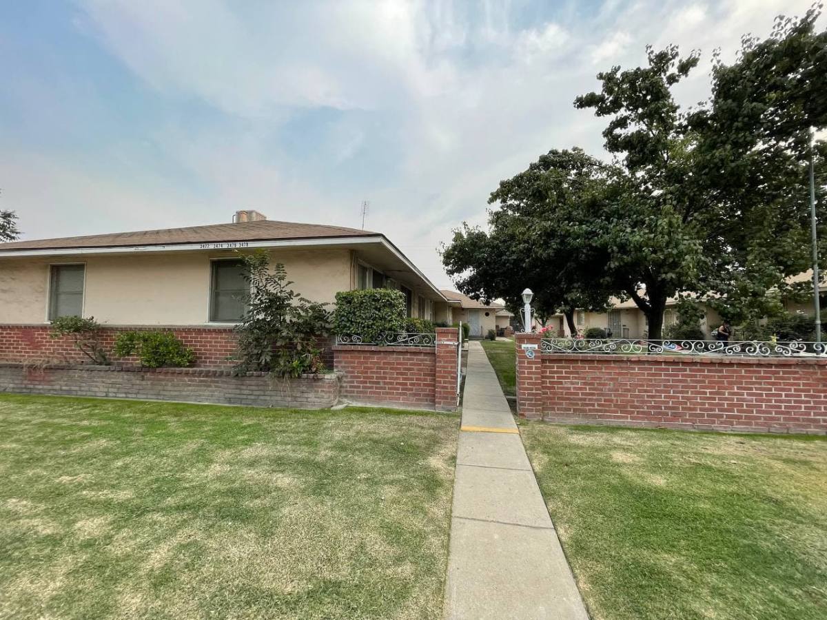 Apartment for rent at 3472 - 3478 E Clinton Ave, Fresno, CA 93703
