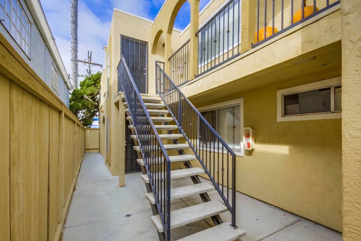 Apartment for rent at 734 Sapphire St #8, San Diego, CA 92109