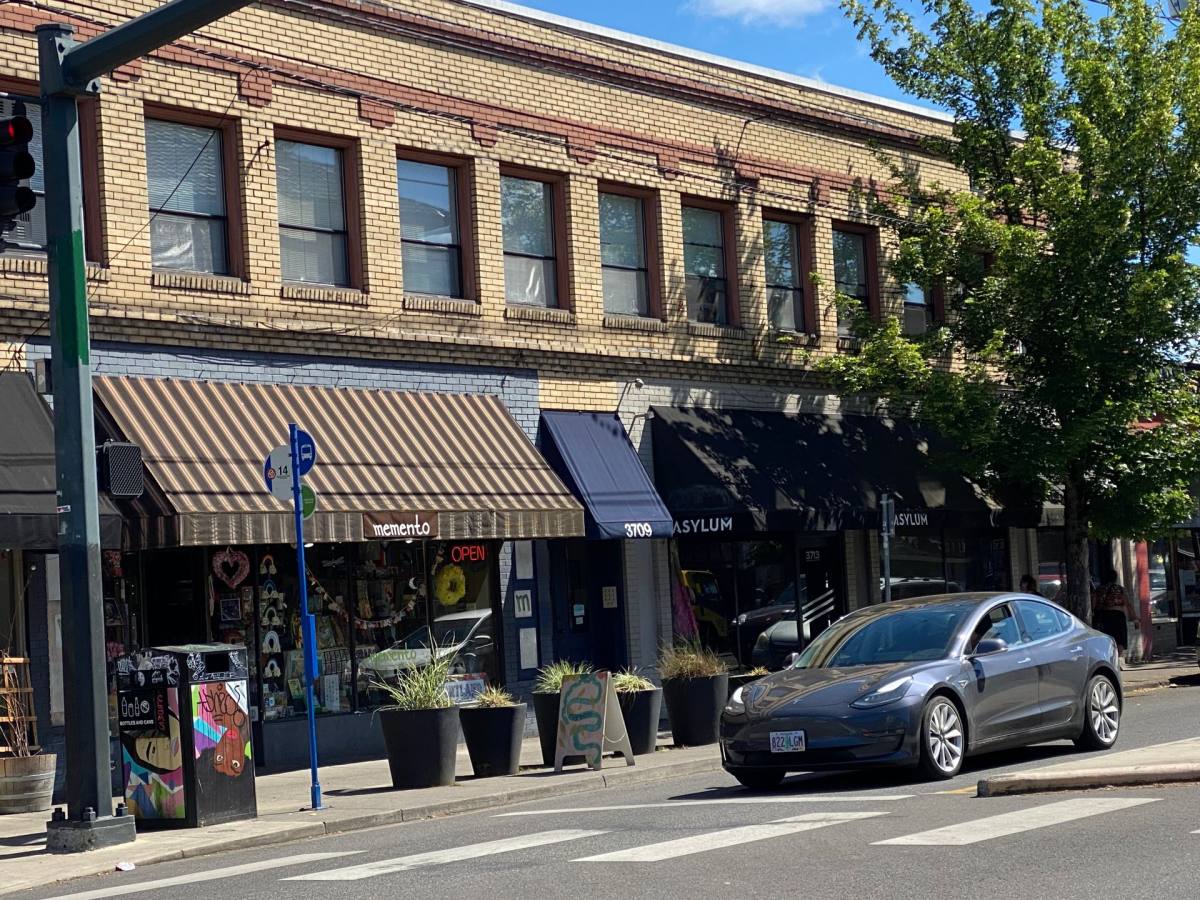 Hawthorne Mercantile, 3701 SE Hawthorne Blvd, Portland, OR 97214 - Apartment for Rent - Image 3