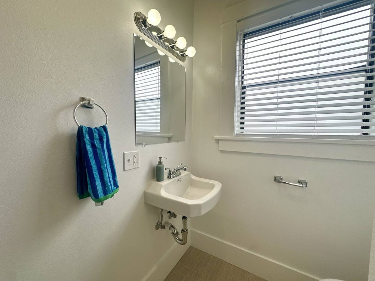 Hawthorne Mercantile, 3701 SE Hawthorne Blvd, Portland, OR 97214 - Apartment for Rent - Image 10