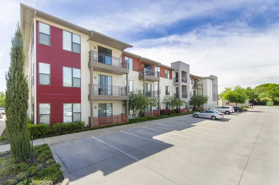 8910 Southwestern Blvd, Dallas, TX 75214 - Apartment for Rent - Image 8