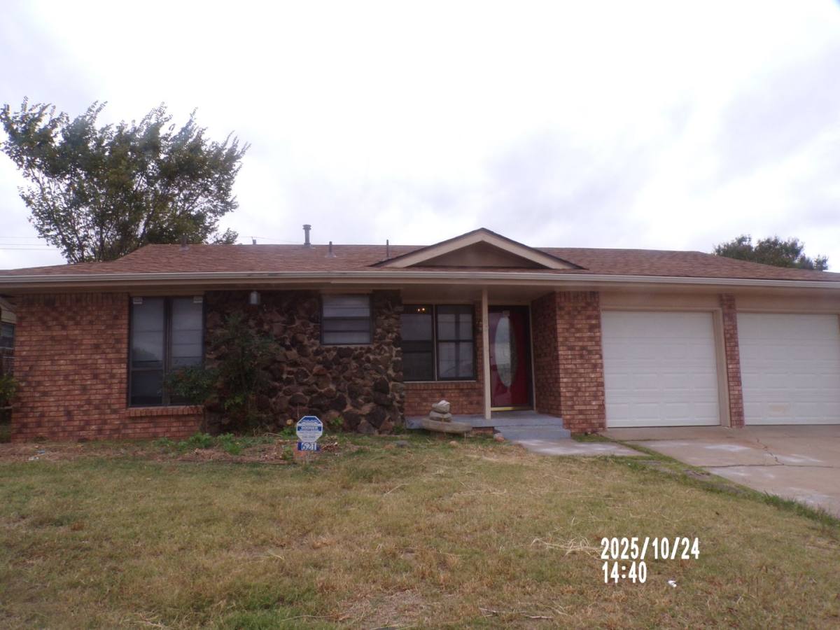 House for rent at 621 SE 38th St, Lawton, OK 73501