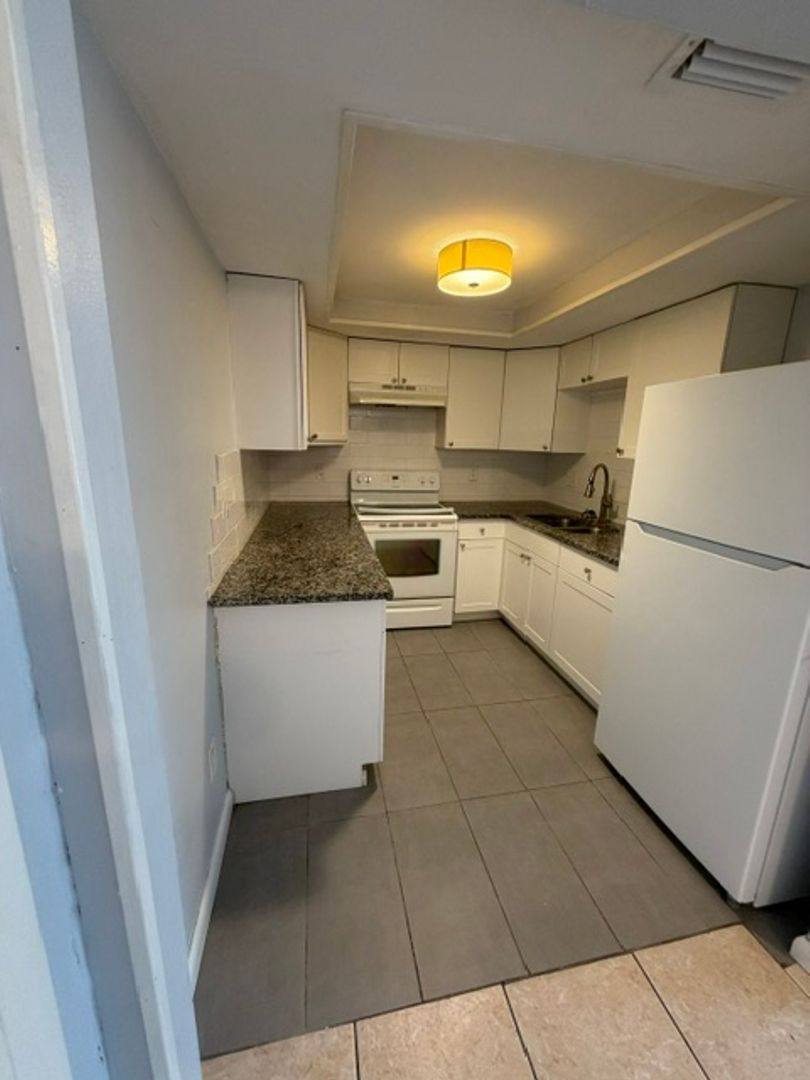 1329 Drew St #6, Clearwater, FL 33755 - Apartment for Rent - Image 4