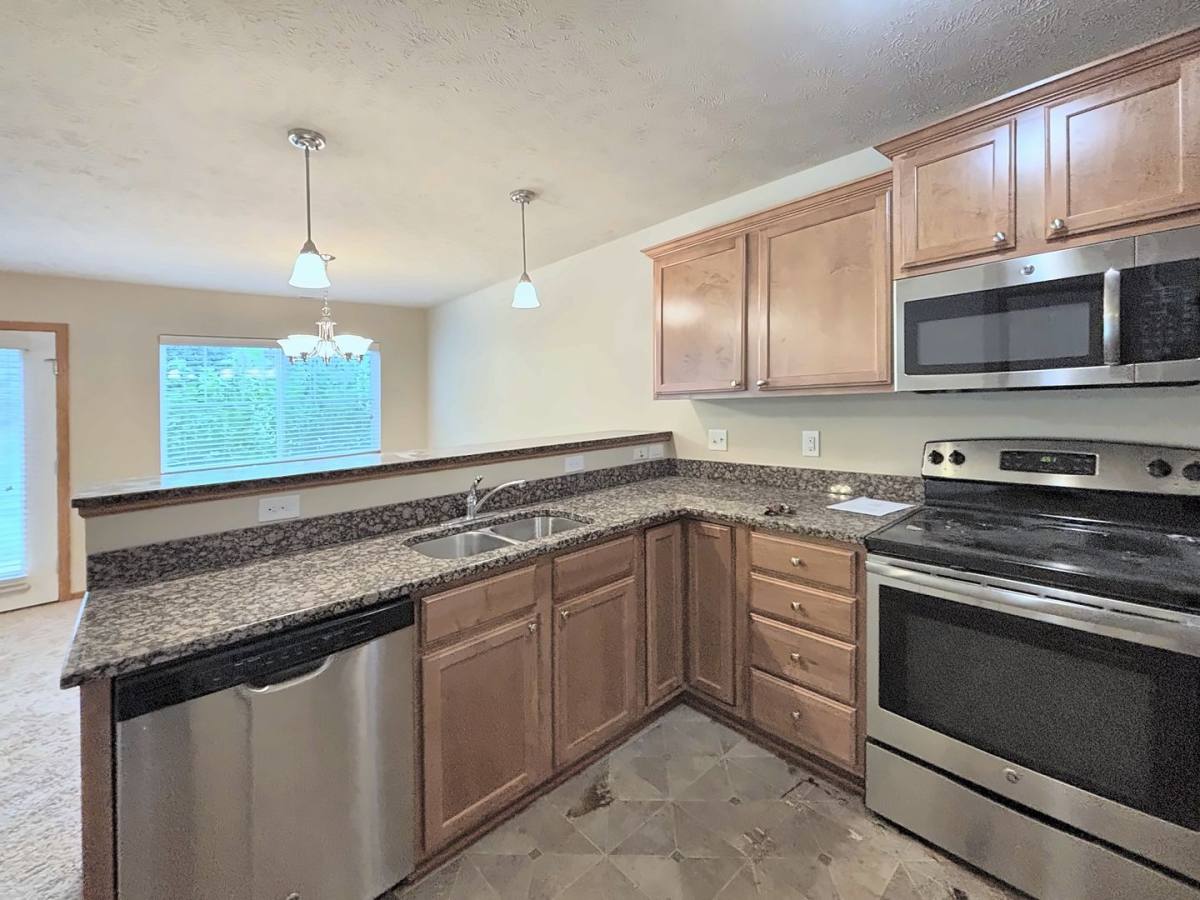 7923 S 162nd St, Omaha, NE 68118 - Townhouse for Rent - Image 4