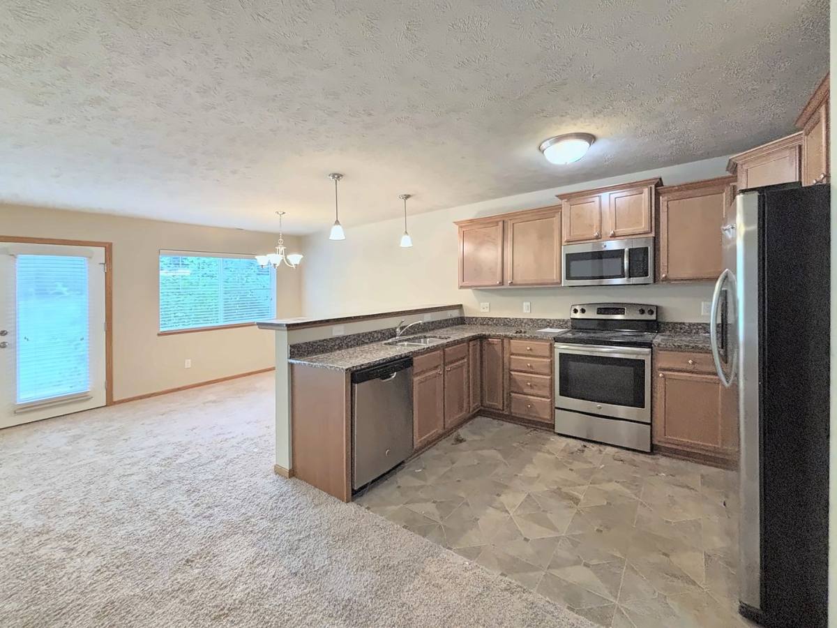 7923 S 162nd St, Omaha, NE 68118 - Townhouse for Rent - Image 3