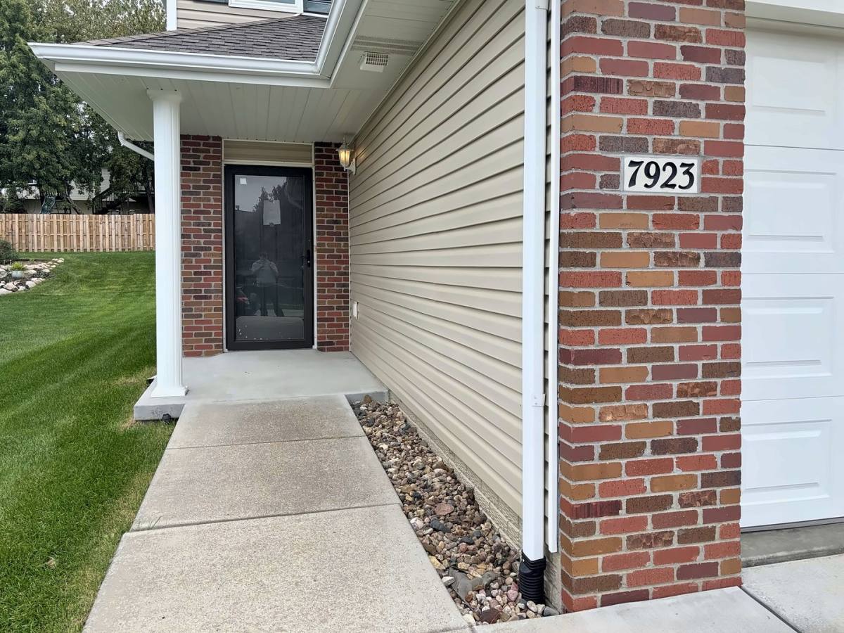 7923 S 162nd St, Omaha, NE 68118 - Townhouse for Rent - Image 2