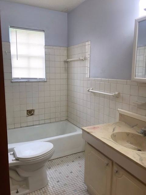 5305 Sennridge Dr, Louisville, KY 40272 - Apartment for Rent