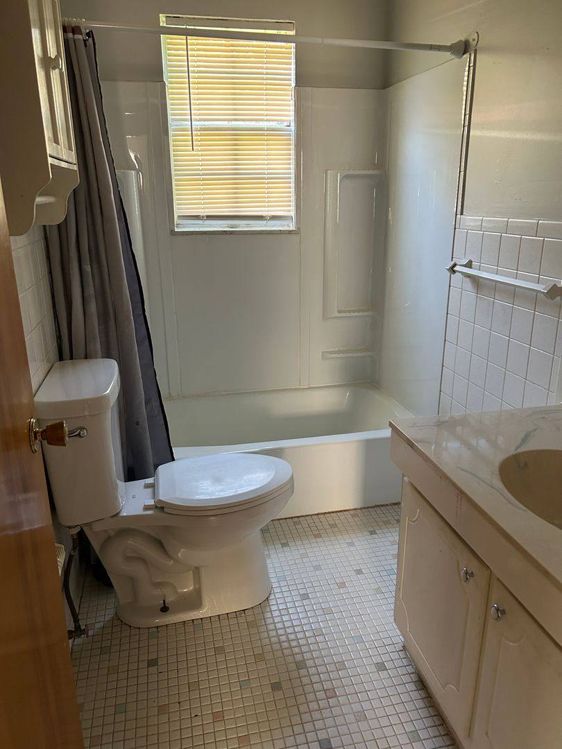 5305 Sennridge Dr, Louisville, KY 40272 - Apartment for Rent - Image 4