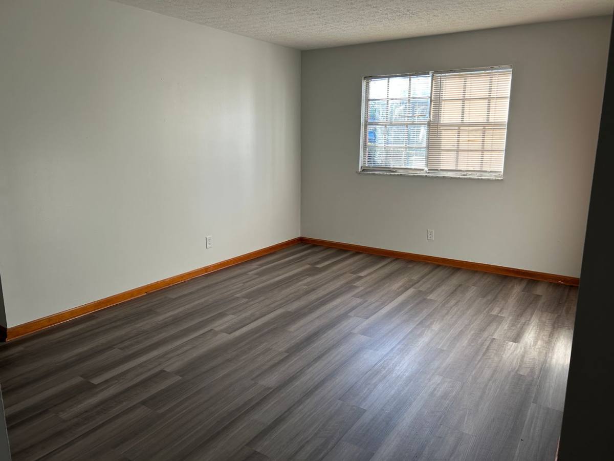 5305 Sennridge Dr, Louisville, KY 40272 - Apartment for Rent - Image 3