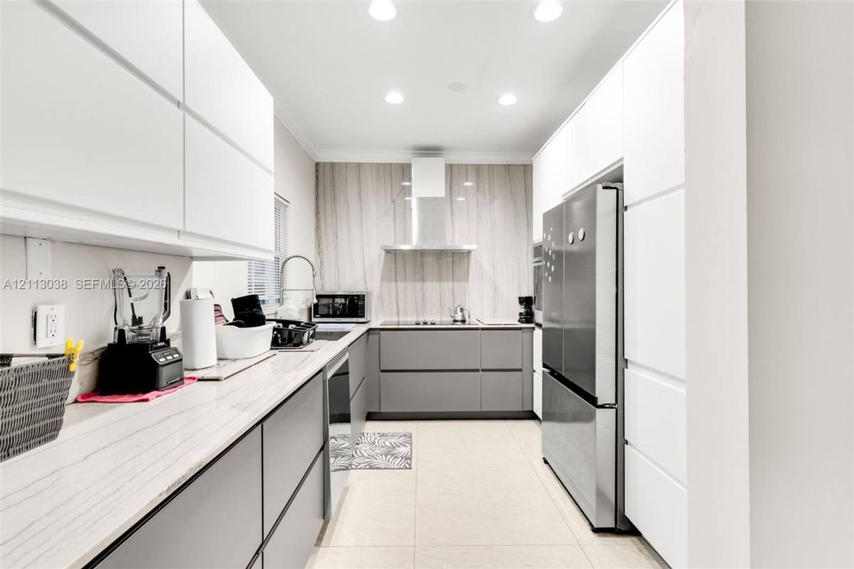 4118 NE 24th Dr, Homestead, FL 33033 - Townhouse for Rent - Image 2