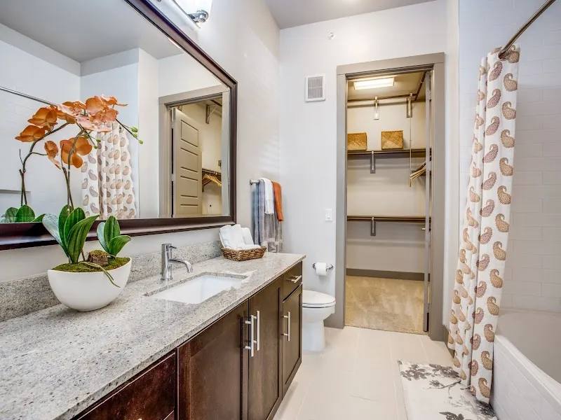 2828 Lemmon Ave E, Dallas, TX 75204 - Apartment for Rent - Image 3