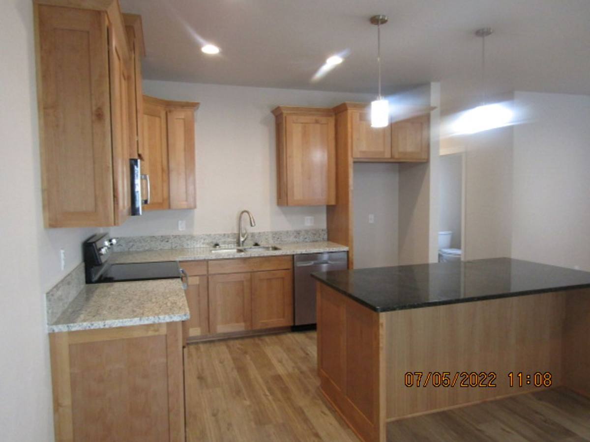 324 Everett Way, Talent, OR 97540 - House for Rent - Image 3