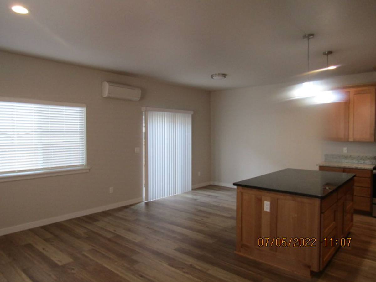 324 Everett Way, Talent, OR 97540 - House for Rent - Image 4