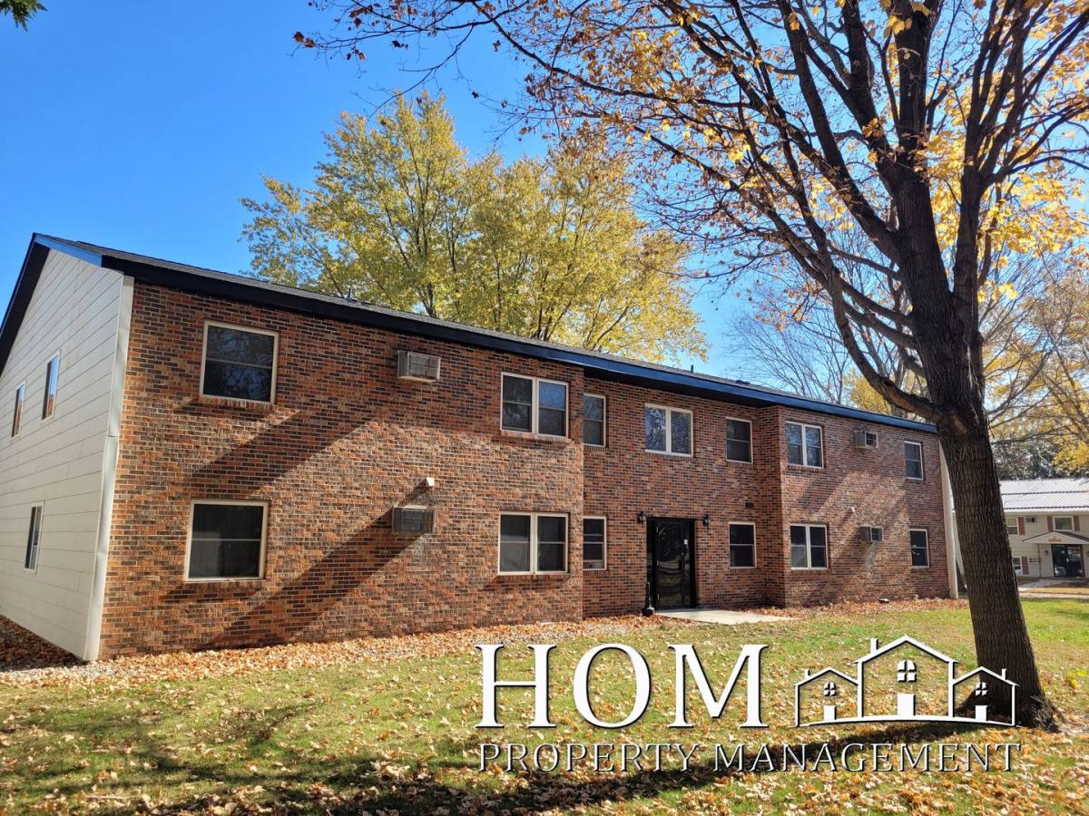 Apartment for rent at 301 W Bert St, Lake Crystal, MN 56055