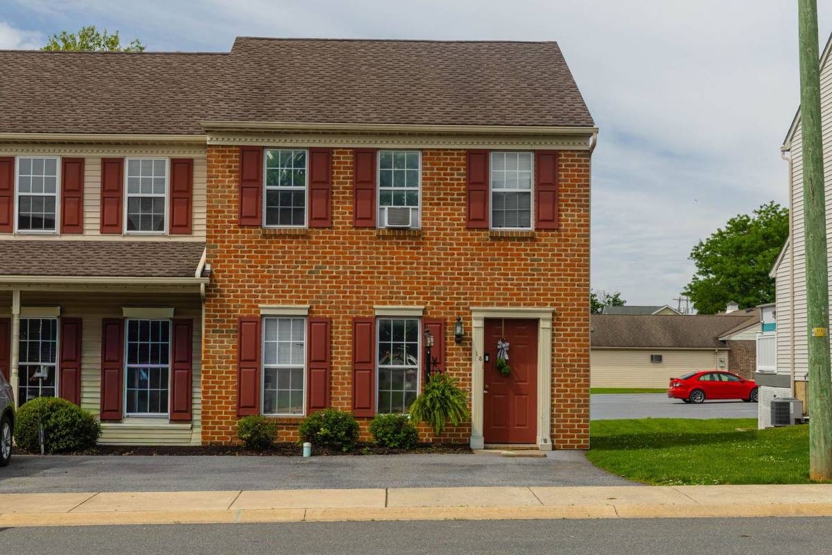 Townhouse for rent at 18-32 S Whisper Lane, New Holland, PA 17557