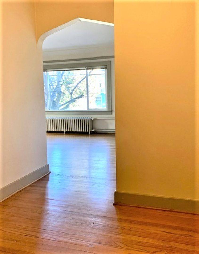 Gresham, 515 14th Ave E, Seattle, WA 98112 - Apartment for Rent - Image 2