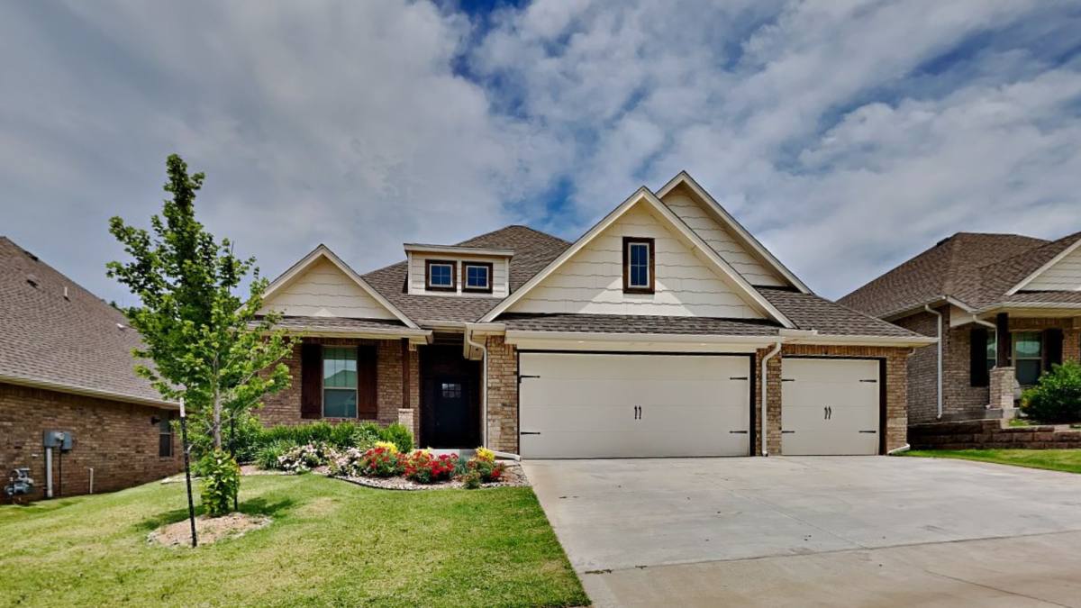House for rent at 7933 Pear St, Edmond, OK 73034
