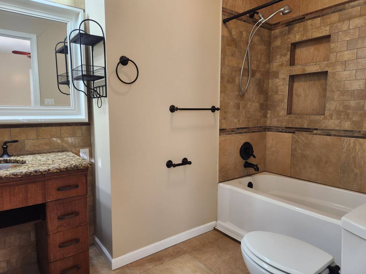1323 S Estate Ave, Springfield, MO 65804 - House for Rent - Image 6