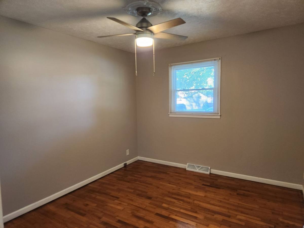 1323 S Estate Ave, Springfield, MO 65804 - House for Rent - Image 5