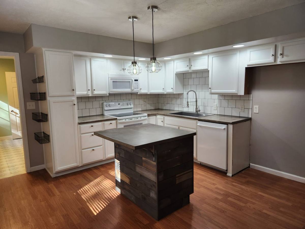 1323 S Estate Ave, Springfield, MO 65804 - House for Rent - Image 3