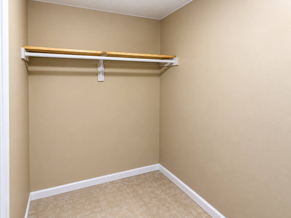 2102-2104 Messanie St, St. Joseph, MO 64507 - Apartment for Rent - Image 6