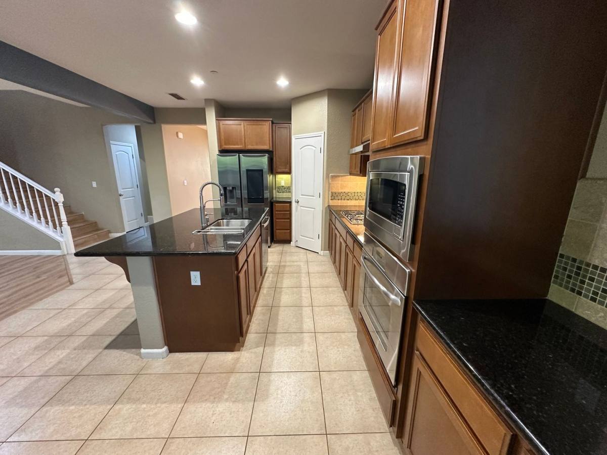 385 W Cupertino Ave, Tracy, CA 95391 - House for Rent - Image 9