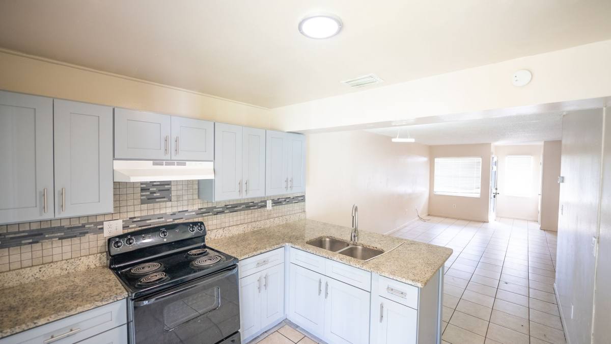 Apartment for rent at 2223 Leo Dr, Auburndale, FL 33823