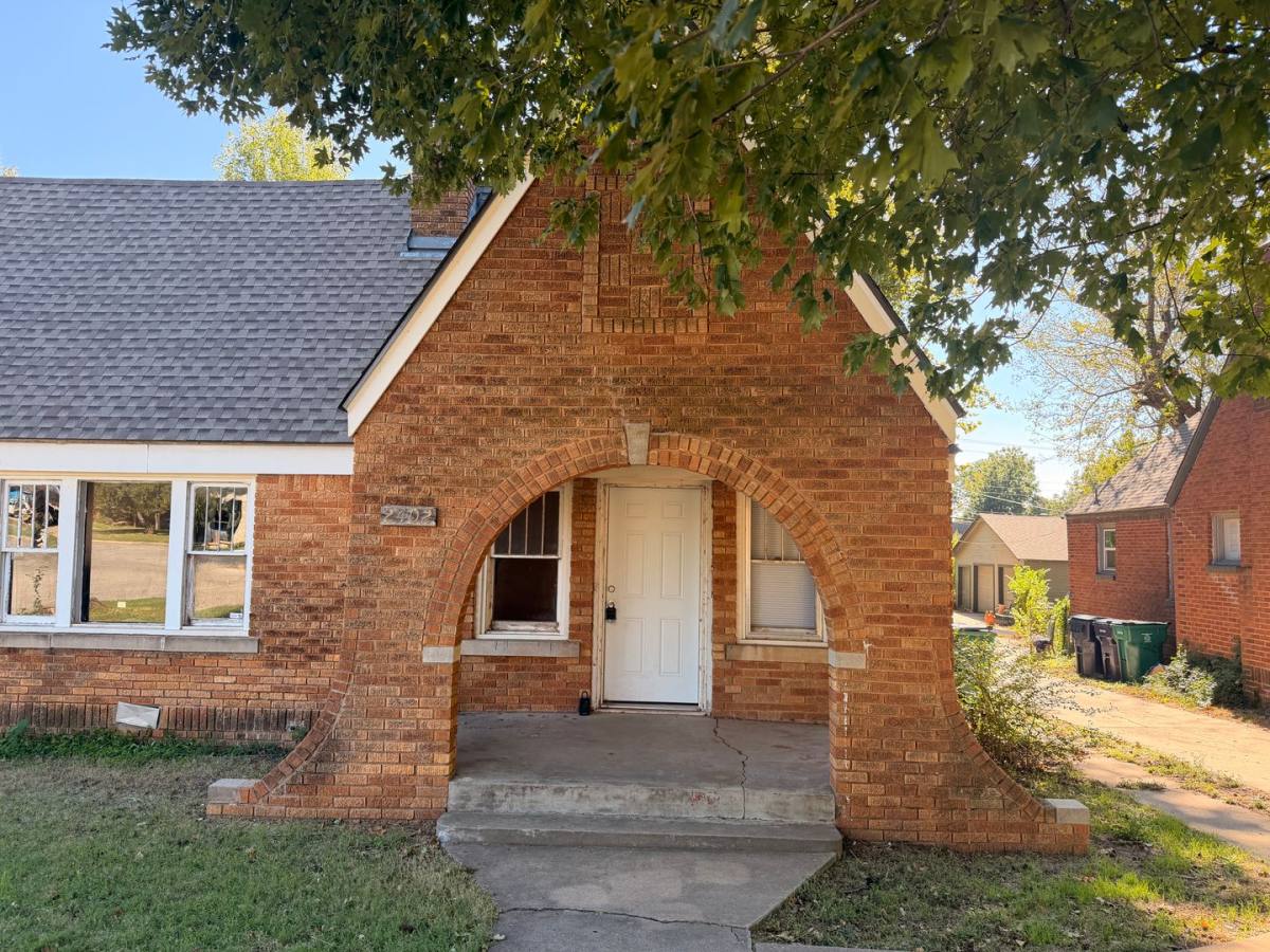 2402 NW 12th St, Oklahoma City, OK 73107 - House for Rent