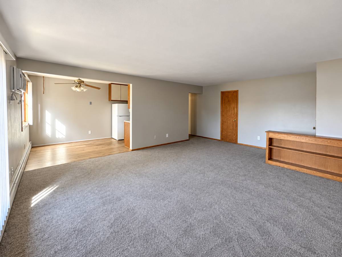 1749 Montana Ave E, St. Paul, MN 55106 - Apartment for Rent - Image 2
