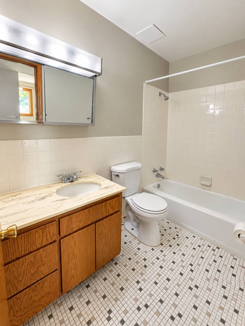1749 Montana Ave E, St. Paul, MN 55106 - Apartment for Rent - Image 4