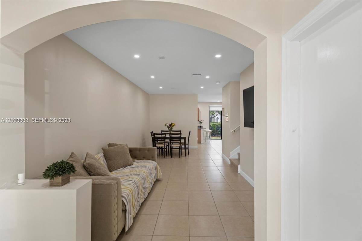 385 NE 194th Terrace, Miami, FL 33179 - Townhouse for Rent - Image 4