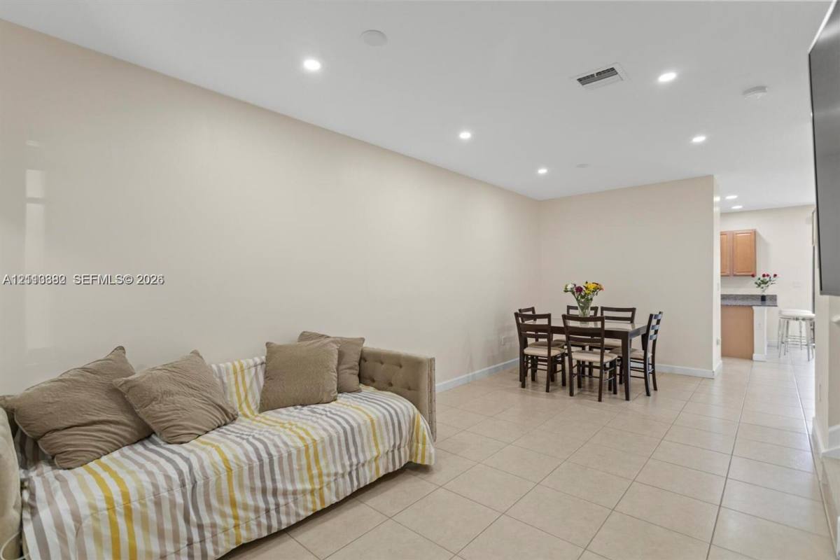 385 NE 194th Terrace, Miami, FL 33179 - Townhouse for Rent - Image 2