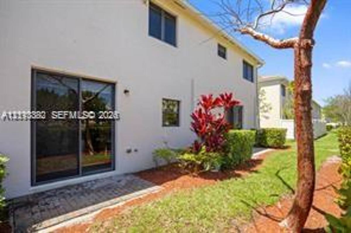 385 NE 194th Terrace, Miami, FL 33179 - Townhouse for Rent - Image 10