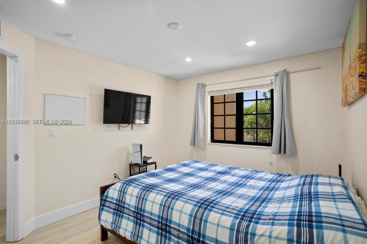 385 NE 194th Terrace, Miami, FL 33179 - Townhouse for Rent - Image 8