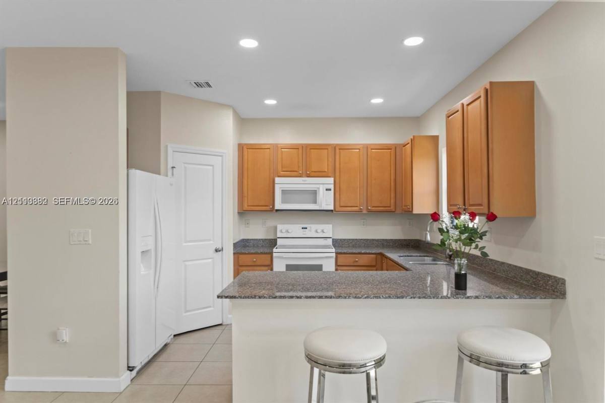 385 NE 194th Terrace, Miami, FL 33179 - Townhouse for Rent - Image 1