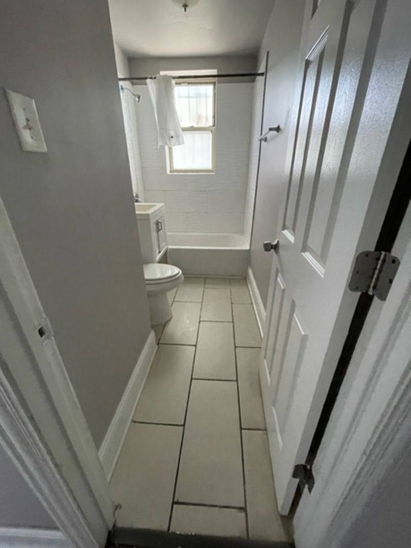 1332 W 82nd St, Chicago, IL 60620 - Apartment for Rent - Image 8