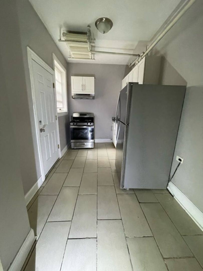 1332 W 82nd St, Chicago, IL 60620 - Apartment for Rent - Image 7
